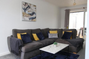 Comfy 2-Bed House in Parkgate - Perfect for Contractors & Business Travellers Parking - Wi-Fi - Netflix